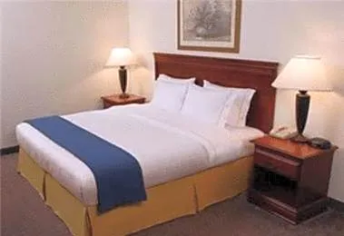 Holiday Inn Express and Suites Urbandale Des Moines By IHG