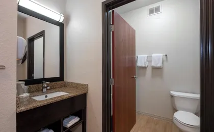 Red Roof Inn & Suites Dover Downtown