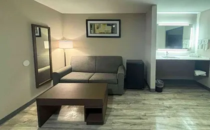 Quality Inn & Suites at Airport Blvd I-65