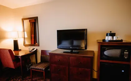 Hampton Inn & Suites Minot Airport (H)