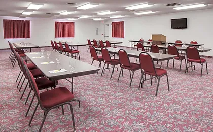 Super 8 by Wyndham Manhattan KS