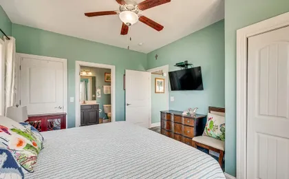Ocean-view Apt in Emerald Isle - Walk to Beaches!