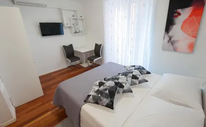 Room Mare
