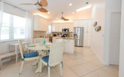 Sunrise Views & Beach Access | BBQ + Free Parking