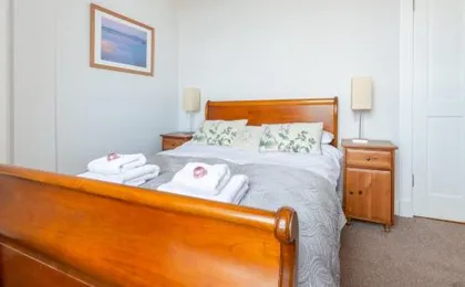 Beautiful City Center 1 Bed Apartment with Park View