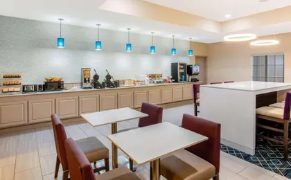 La Quinta Inn & Suites by Wyndham Hillsboro