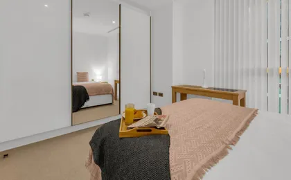 Modern 01 & 02 Bed Apartment in Canary Wharf