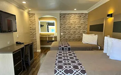 Walnut Inn & Suites West Covina