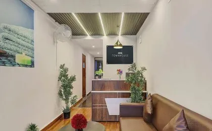 Super Oyo Townhouse 1148 Rcc Park View Inn