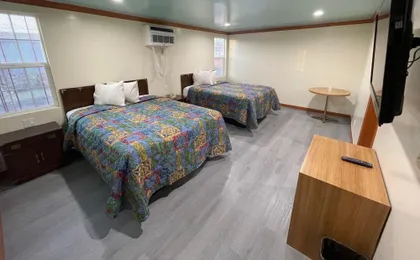 Hilltop Motor Inn