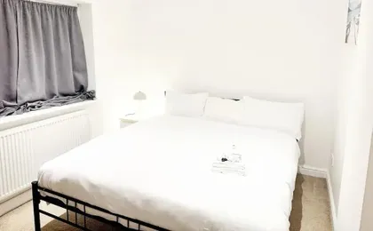 3-bed Apt-15 Mins to Heathrow-pet-friendly-parking