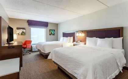Hampton Inn & Suites Chicago-Libertyville (H)