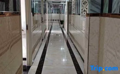 Ruiji Hotel (East Railway Station East Square)