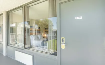 2050 E Irlo Bronson, 1bed