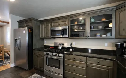 Charming Family Retreat With New Hot Tub, Walk To Main Street & Transit Center 470 3 Bedroom Home