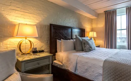 Olde Harbour Inn