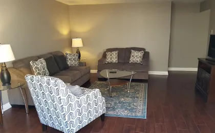 Fully Renovated 1 Min. To Melrose Ave.