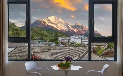 Yuzhu Enbu·Secret Realm | Golden Sunlit Snow Mountain·Premium View Lodge (Shuhe Ancient Town Branch)