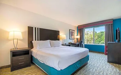 Holiday Inn Express Hotel & Suites Omaha West By IHG