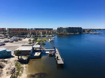 Island Houseboat