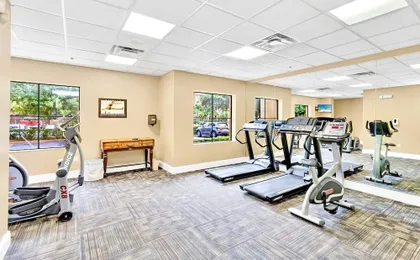Cozy Apartment w Pool and Hot Tub - Near Disney