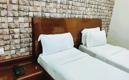 Omatra Hotel Infantry Road