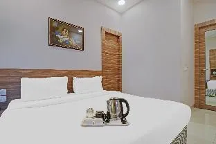 Super Oyo Townhouse 726 Hotel All in One Near City Centre Salt Lake