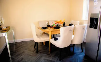 House - Sleeps 7 - Parking - 10min Drive to Centre