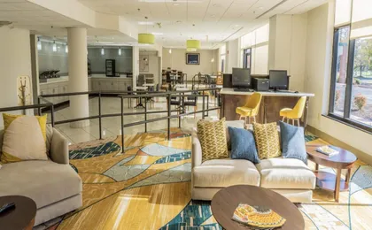 Elimwood Hotel