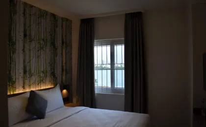 City Lake Hotel