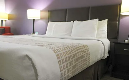 Parkwood Inn & Suites