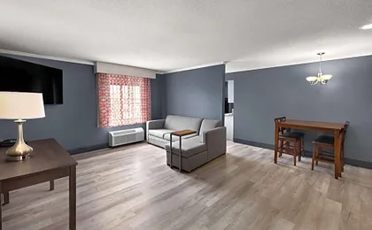 La Quinta Inn & Suites by Wyndham Goodlettsville - Nashville