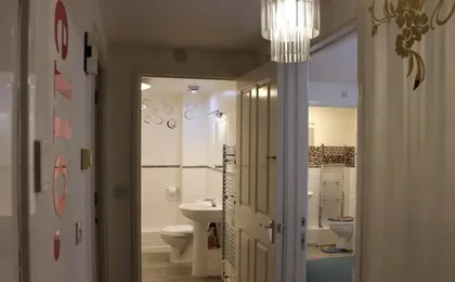London - 2 Bed Flat - Sleeps 4 - Parking - Wifi