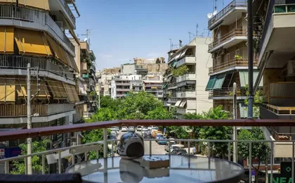 Sunny 2 Bedroom Cozy Apartment View of Parthenon