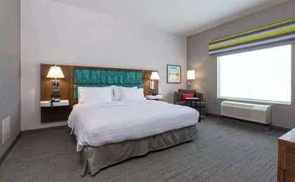 Hampton Inn & Suites Bakersfield Central