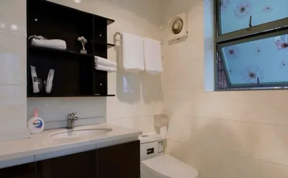 Four Seasons Window View Apartment
