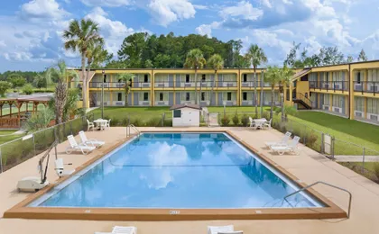 Days Inn By Wyndham Lake City I-75