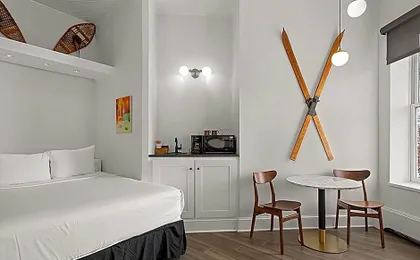Independence Square 202, Hotel Room Over-looking the Mall and Aspen Mountain