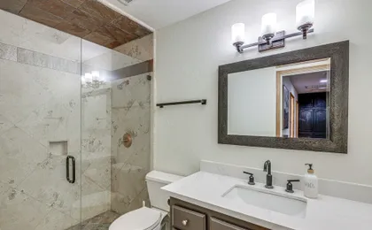 Renovated Moonridge Cabin w/ Hot Tub & Lake Views!