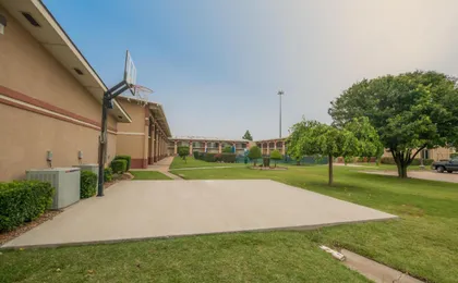 Howard Johnson by Wyndham Oklahoma City Airport/ Fairgrounds