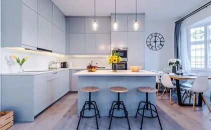 New Stylish City-centre Flat w Parking Sleeps 4