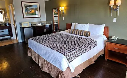 Fullerton Inn