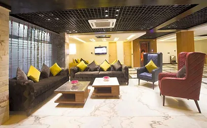 Staybook Hotel Nitya Maharani
