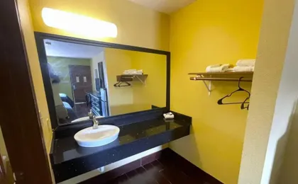 Deluxe Inn & Suites Corpus Christi I 37