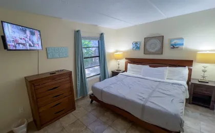 250 Paces To Beach Pool 1st Floor 2 Bedroom Condo