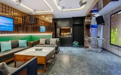 ELong Xicheng International Hotel(Haiya Colorful City Tongle South Subway Station Store）
