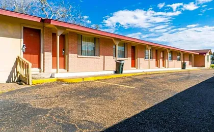 Capital O Hotel Beeville - US 181