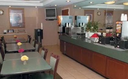 La Quinta Inn & Suites by Wyndham Baltimore BWI Airport