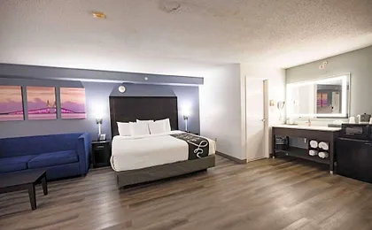 La Quinta Inn & Suites by Wyndham Tampa-Near Busch Gardens
