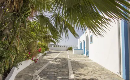 villa pelekanos santo